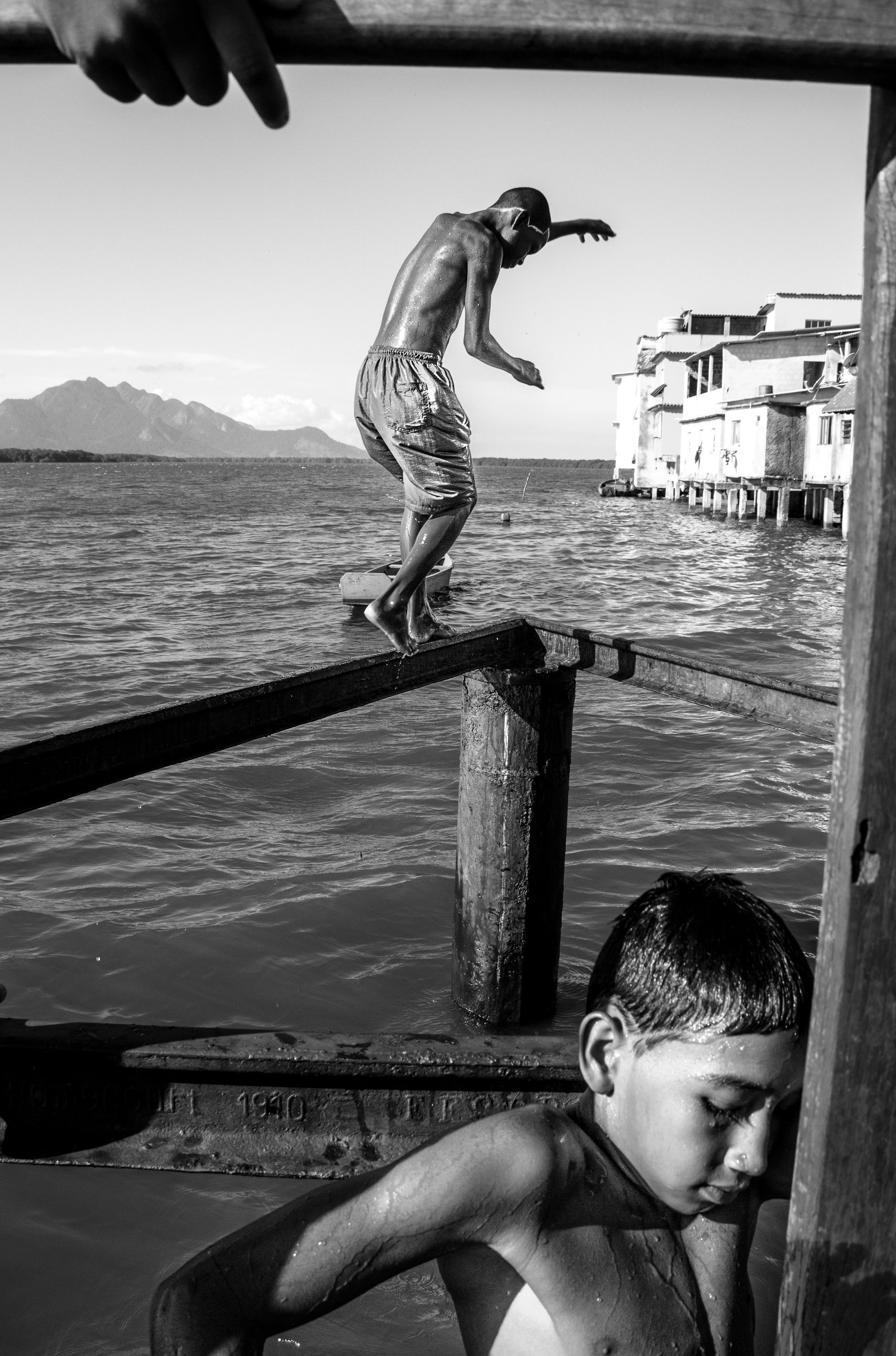Meninos das caieiras — fotografia de Felipe Lube