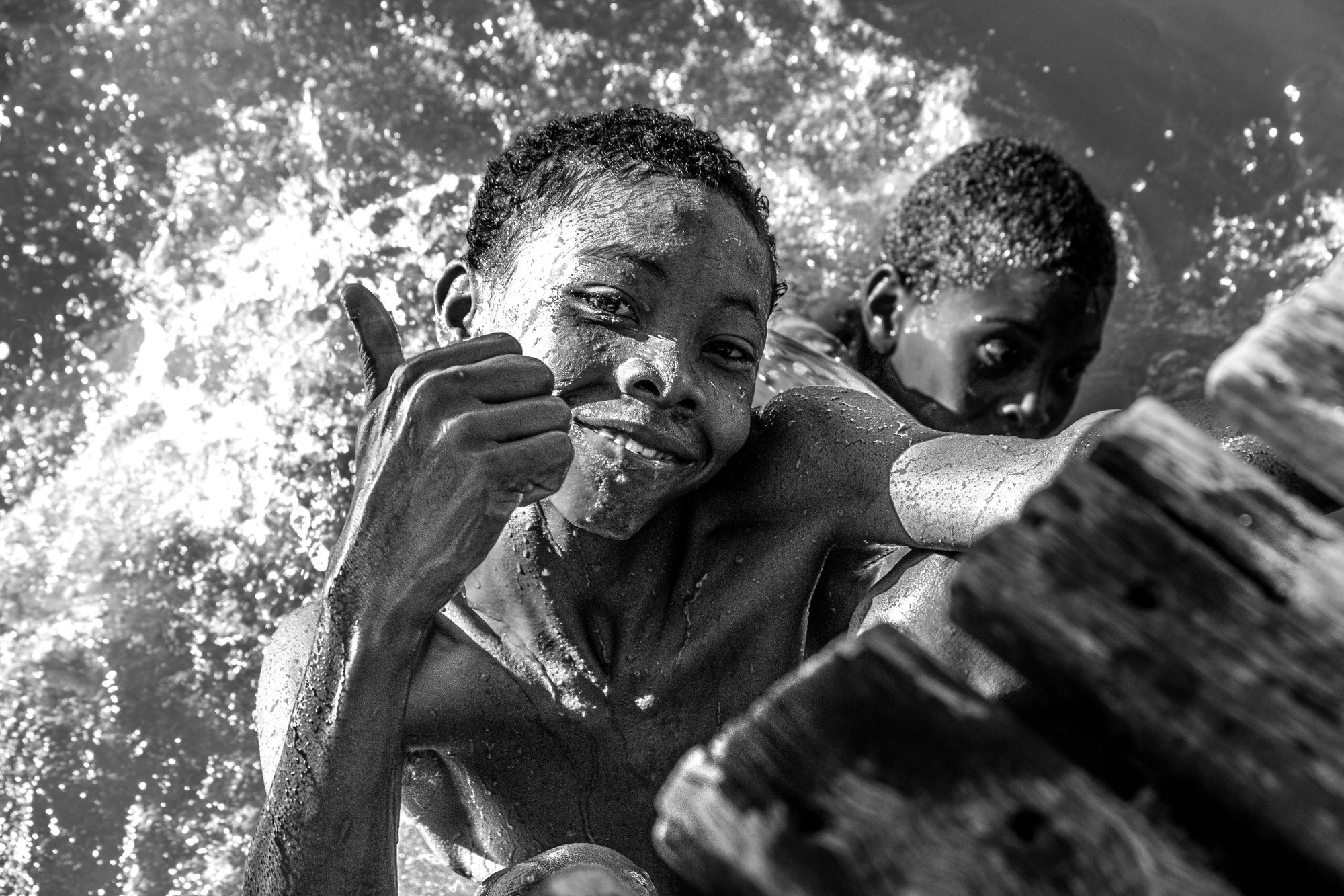 Meninos das caieiras — fotografia de Felipe Lube