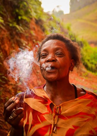 Retrato com fumaça — fotografia de Janete Diniz